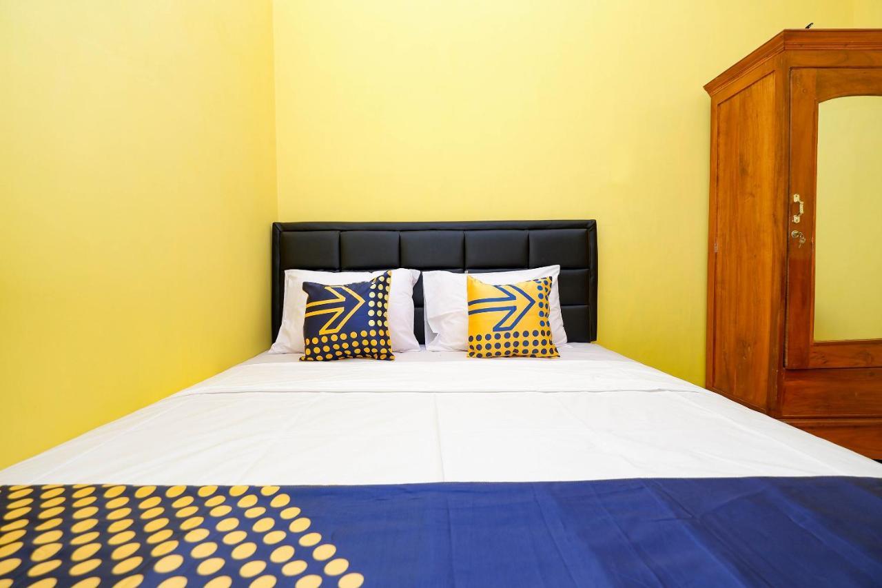 Spot On 2821 Griya Kawula Syariah Hotel Surakarta  Exterior photo