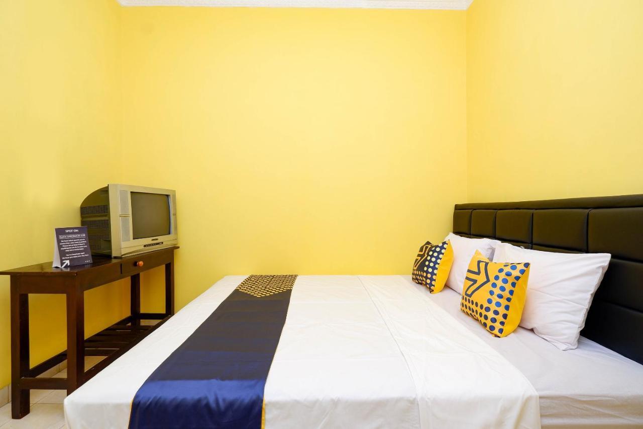 Spot On 2821 Griya Kawula Syariah Hotel Surakarta  Exterior photo