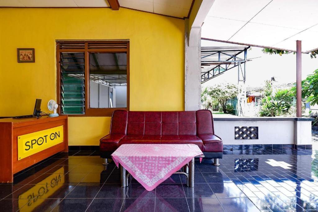 Spot On 2821 Griya Kawula Syariah Hotel Surakarta  Exterior photo